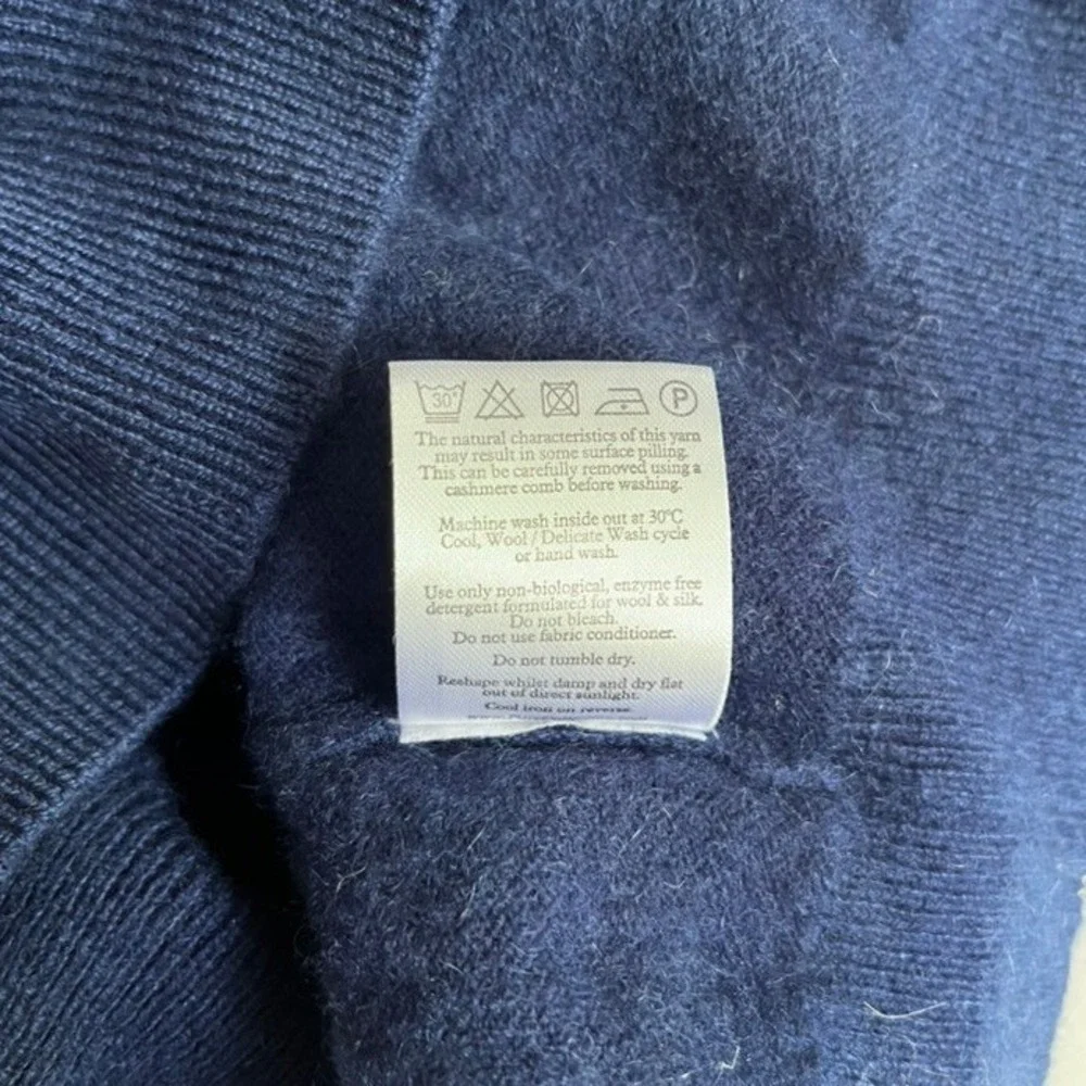 Pure Collection Cashmere Crew Neck Sweater in Navy size 4
